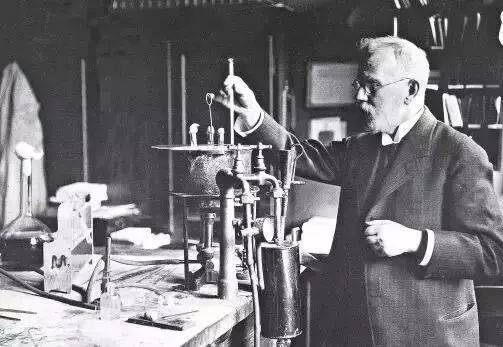 第一個獲得諾貝爾醫學獎的人