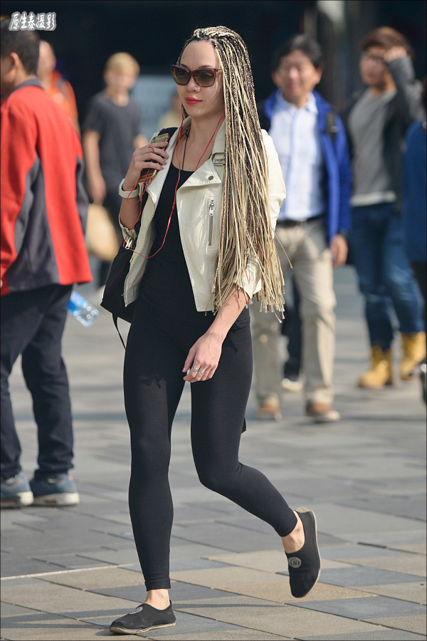 深秋街頭，流動的時裝秀