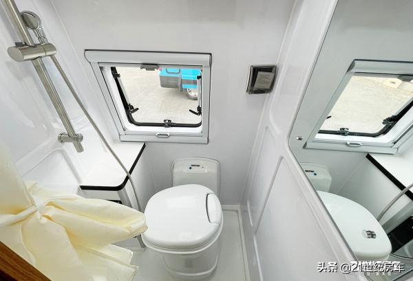 邁巴赫同款配色?這款福特房車只能打82分,剩下的666 邁巴赫同款配色?這款福特房車只能打82分,剩下的666