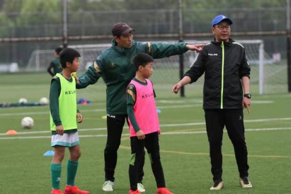 戴著金牌回家過中秋，這是浙江足球人拓荒20年最好的回報