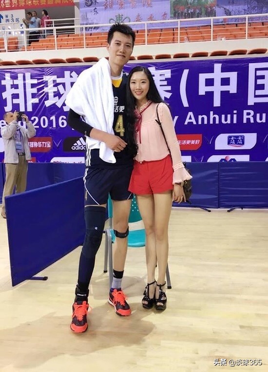 女排冠軍張常寧春節曬照，兩代三國手齊亮相，嫂子比她還要漂亮