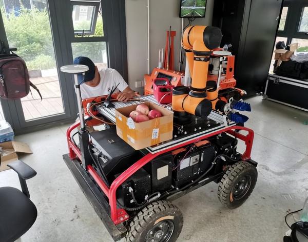 “採摘機器人”自動行走識嫩芽,浙江341畝茶園試推廣,智慧農業 “採摘機器人”自動行走識嫩芽,浙江341畝茶園試推廣,智慧農業