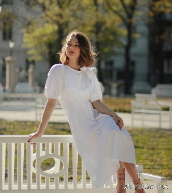 會穿的女人早就拋棄闊腿褲了,今年最火的是“膝下裙”,顯高顯瘦 會穿的女人早就拋棄闊腿褲了,今年最火的是“膝下裙”,顯高顯瘦