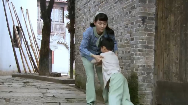 有人長六根手指，有人長兩顆腦袋，但你聽過人的頭上可以長貝殼嗎