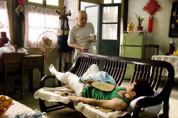 “新型啃老”火了起來，父母很難察覺，還以為孩子很孝順