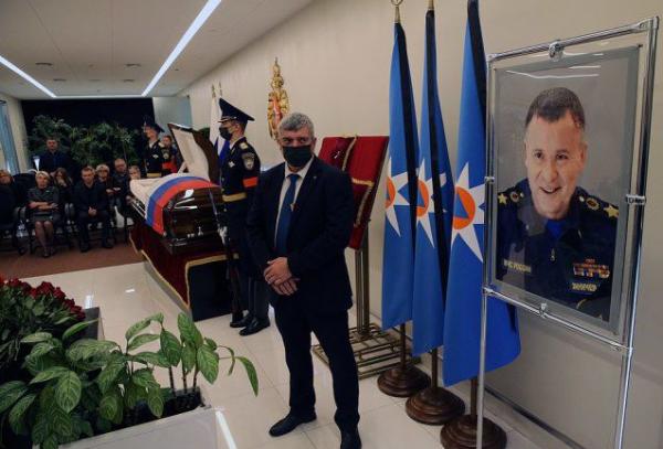 俄總統“接班人”因救人身亡,普京扶棺痛哭,2人有相似出身經歷 俄總統“接班人”因救人身亡,普京扶棺痛哭,2人有相似出身經歷