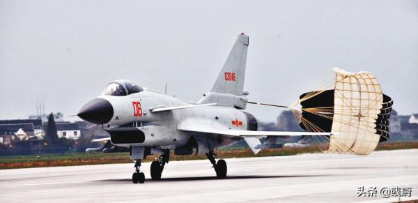 作為殲轟7、蘇30MK替代者,為啥殲16服役5年殲轟7還沒退役? 作為殲轟7、蘇30MK替代者,為啥殲16服役5年殲轟7還沒退役?