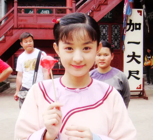 10個月上線6部劇，看到蔡文靜的努力後才知道，趙麗穎有多了不起