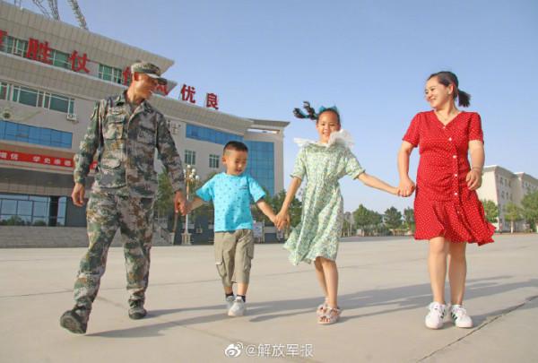 曬曬我的全家福 屬於邊疆軍人的幸福記憶