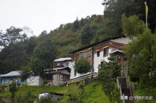 1962印軍向前沿派出偵察隊，休息時軍官煮紅茶，炊煙被我軍察覺