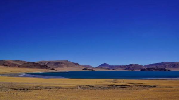 穿越西藏阿里中線,地上只有車轍印,這種路就是轎車能力的極限 穿越西藏阿里中線,地上只有車轍印,這種路就是轎車能力的極限