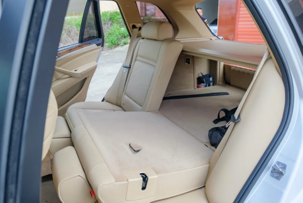 二手寶馬X5硬實力面面俱到，20來萬價效比令人怦然心動