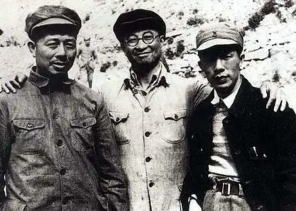 1952年彭德懷回國，鄧華請求粟裕接替總指揮，毛主席為何拒絕？