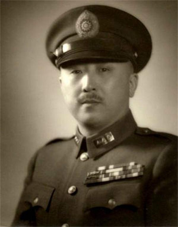 毛主席問：驢走路，先邁左腿還是右腿？衛立煌答不出