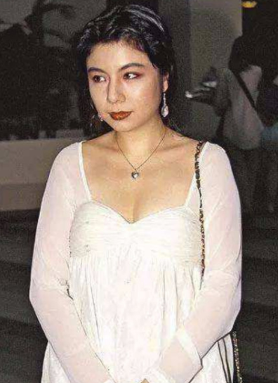 1993年黃家駒去世,前女友林楚麒以未亡人身份守夜,她現在如何了 1993年黃家駒去世,前女友林楚麒以未亡人身份守夜,她現在如何了