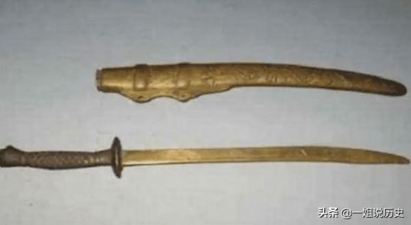 老人500萬賣掉御賜寶刀，卻被專家指責，老人：你們無權干涉