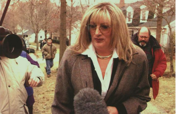 萊溫斯基：年輕時情迷克林頓，她以為的愛情，不過是對方的調味品