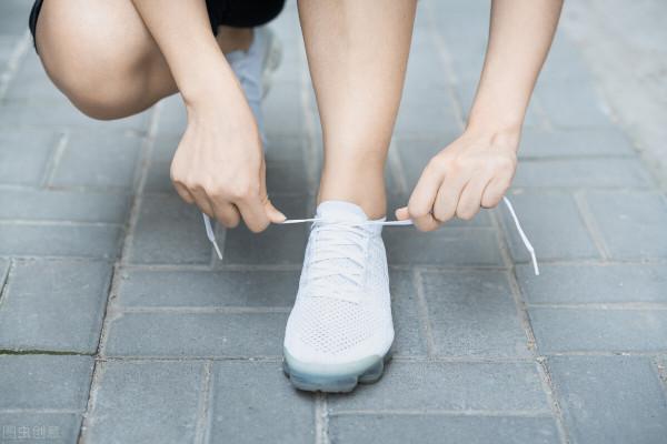 為什麼說人類根本不適合直立行走？鐵證來了