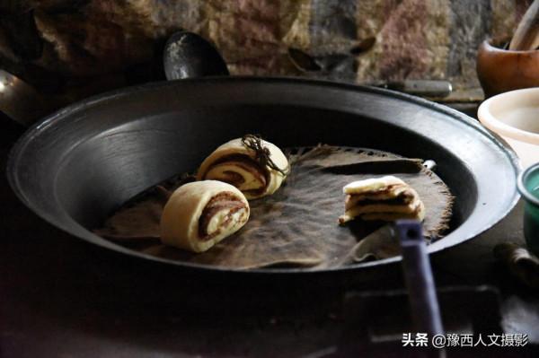 山裡親兄弟不分家,弟媳早上放牛帶做飯,70歲哥哥不幹活吃3碗 山裡親兄弟不分家,弟媳早上放牛帶做飯,70歲哥哥不幹活吃3碗