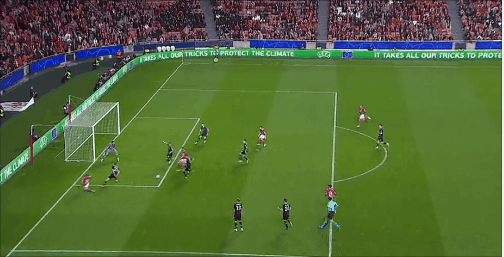 6分鐘2球！本菲卡主場2-0完勝，反超巴薩1分，晉級歐冠16強