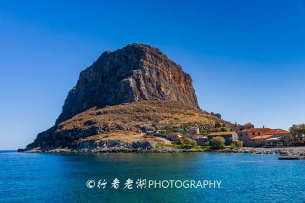 僅20人的小島，儲存著中世紀城堡，90%本地遊客是去拍婚紗度蜜月