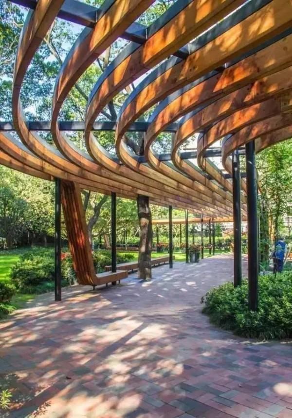 庭院廊架太土?帶你見識現代廊架的做法,解鎖多種庭院生活模式 庭院廊架太土?帶你見識現代廊架的做法,解鎖多種庭院生活模式