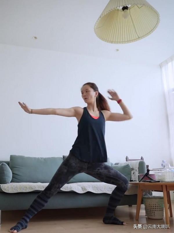 35歲女演員帶男友租房，住大理雙層別墅，還有人說她可憐？