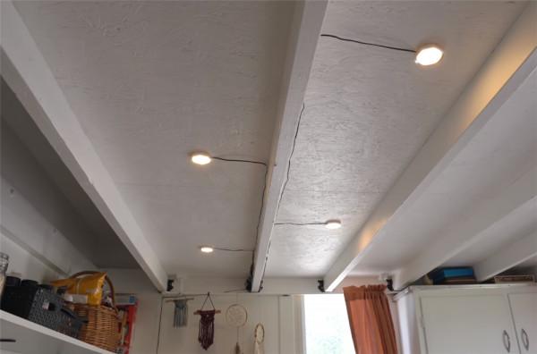 她低價買下10㎡“迷你房”，蝸居日子轉眼已1年，網友：自得其樂