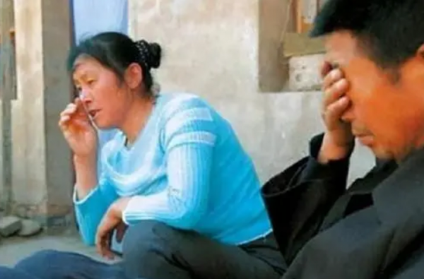 龔清孝：因口渴無意吃了一把草，從此上癮戒不掉，34年吃了40噸草