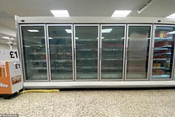 鮑里斯學起丘吉爾玩畫畫，被媒體扒出舊作：不看看你畫的都是啥