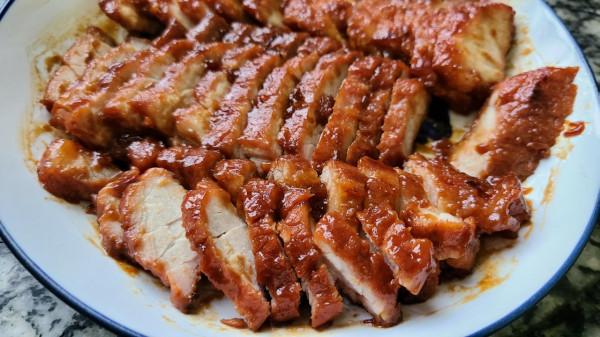 蜜汁叉燒，是廣東很出名的一道菜，好吃又好看，太香了