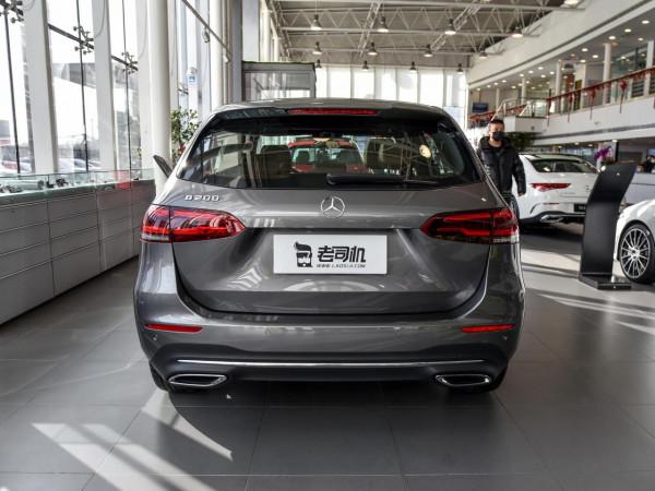 入門的進口豪華轎車，價格低，空間不小，油耗5.9L，實拍賓士B級