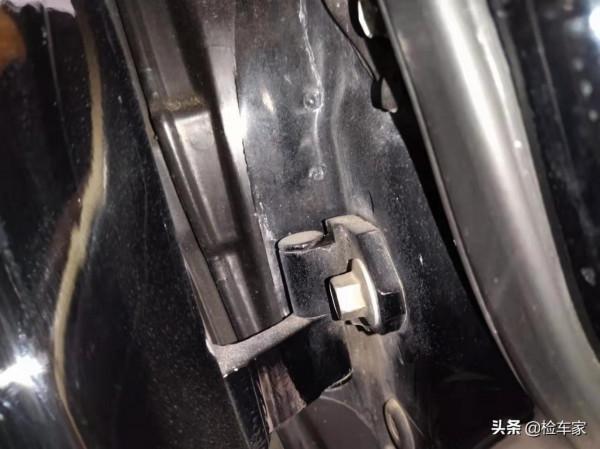 紅旗H9不是首個國產豪華車，還記得當年賣68萬的紅旗盛世嗎？