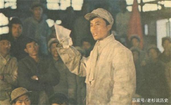 人民大會堂首場國宴,天花板上卻躲著50個“黑衣人”,他們是誰? 人民大會堂首場國宴,天花板上卻躲著50個“黑衣人”,他們是誰?