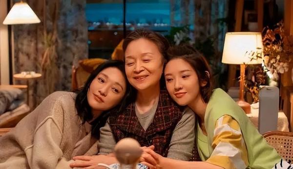 給過去一年“演技最好的10位老戲骨”排名，李幼斌第6，丁勇岱第2