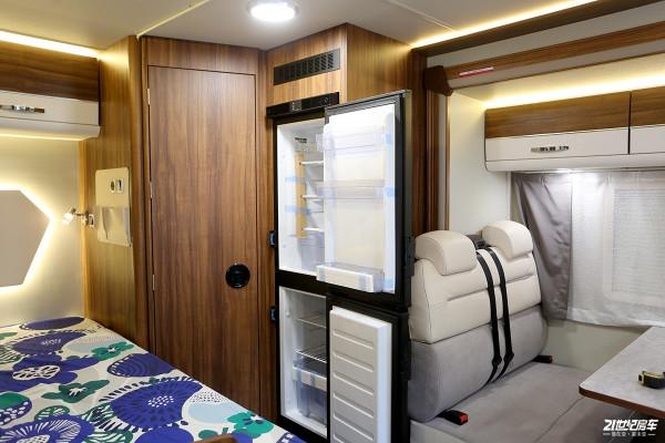 宇通新品，少見的佈局！適合三口家庭假期出遊的單拓展房車