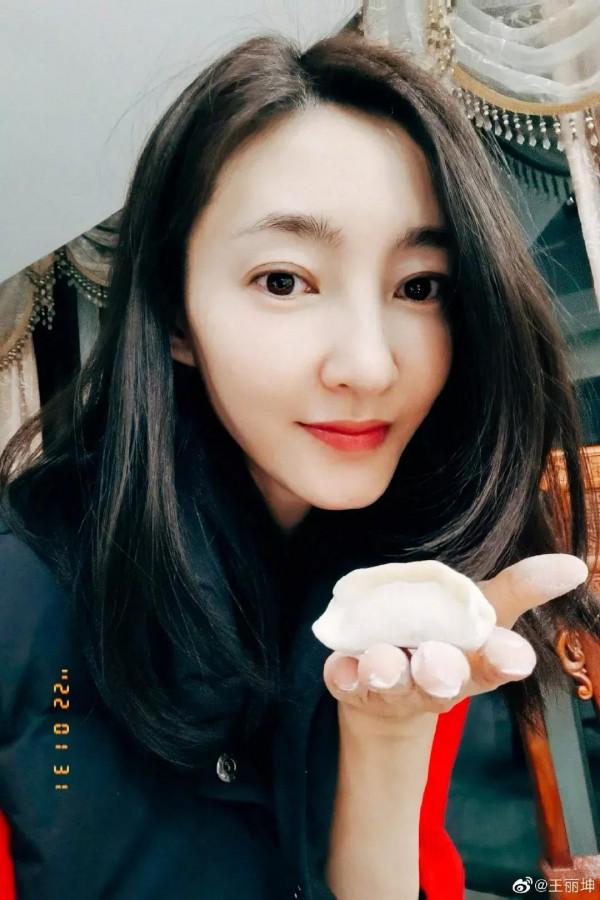 素顏女神王麗坤卸妝完成，真人和化妝前到底差多少