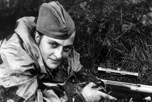 “狙擊女王”柳德米拉:25歲狙殺309名德軍,被美國總統接見 “狙擊女王”柳德米拉:25歲狙殺309名德軍,被美國總統接見