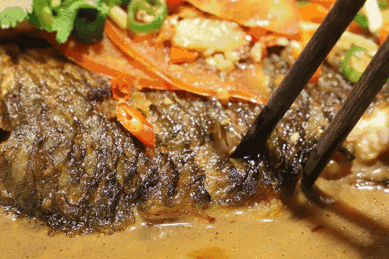 入秋後要多吃魚，教你懶人做法，食材簡單味道足上桌湯汁一滴不剩