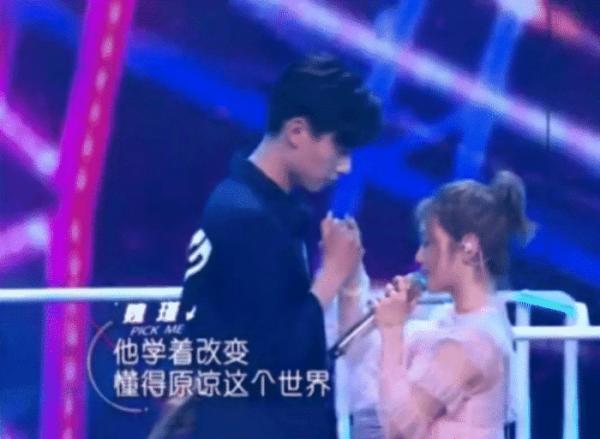 自以為又帥又紅,假唱連嘴巴都懶得張了,自己紅不紅心裡沒數嗎? 自以為又帥又紅,假唱連嘴巴都懶得張了,自己紅不紅心裡沒數嗎?