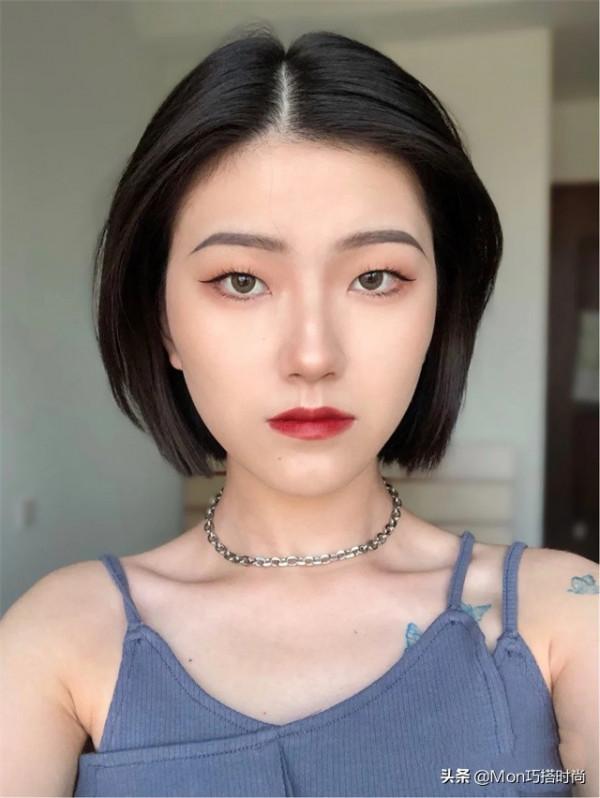 臉大的女生不適合化濃妝，看著不僅顯老，還帶著鄉土感，不太高階