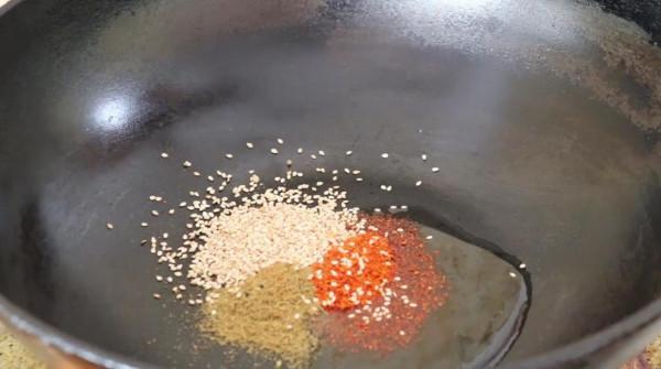 炸花生米，很多人第一步就錯了，大廚教你正確做法，酥脆可口