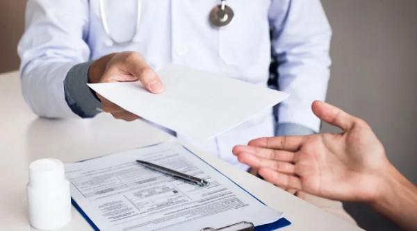 尿常規中的「+」號都是什麼意思？專家帶你看懂尿