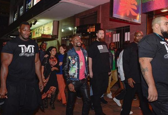 4位名人的誇張出行，拳王也要帶保鏢，出行堪比國家級