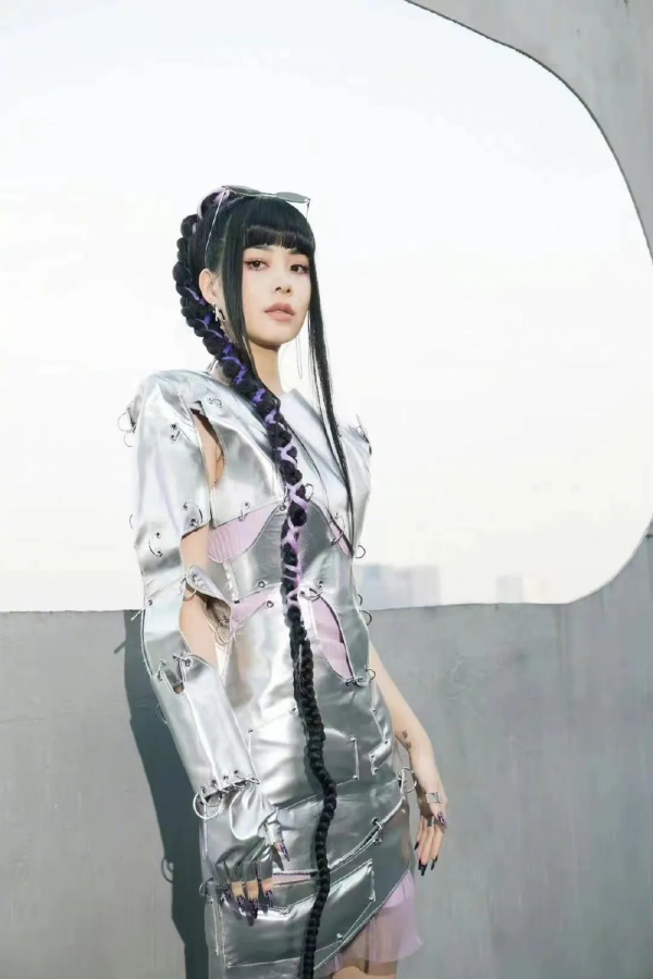 歐陽娜娜都愛上的「穿戴甲」,它的美快來了解一下 歐陽娜娜都愛上的「穿戴甲」,它的美快來了解一下