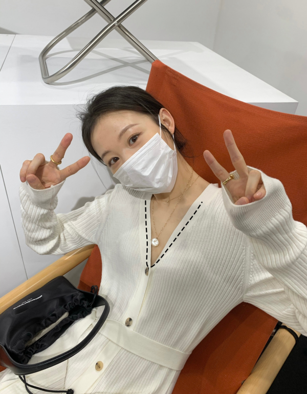 圓肩厚背這樣穿，堪比變形記