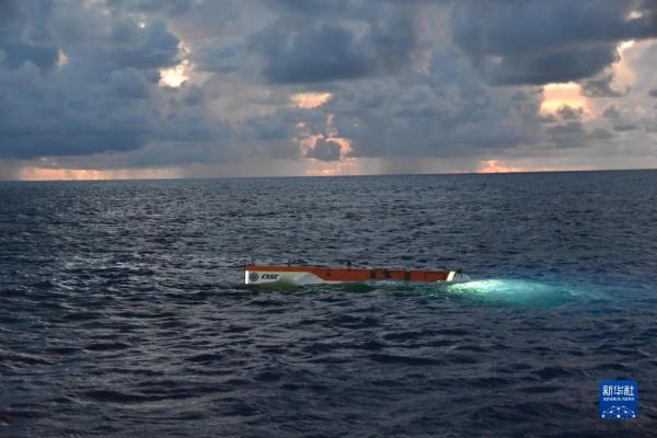 挺進萬米深藍，拓展深海科考——“奮鬥者”號“十四五”開局首潛航次取得新突破