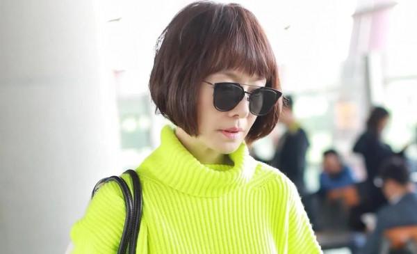 頭婚嫁美國老公，閃婚4年後離婚，二婚嫁初戀，如今50歲仍單身