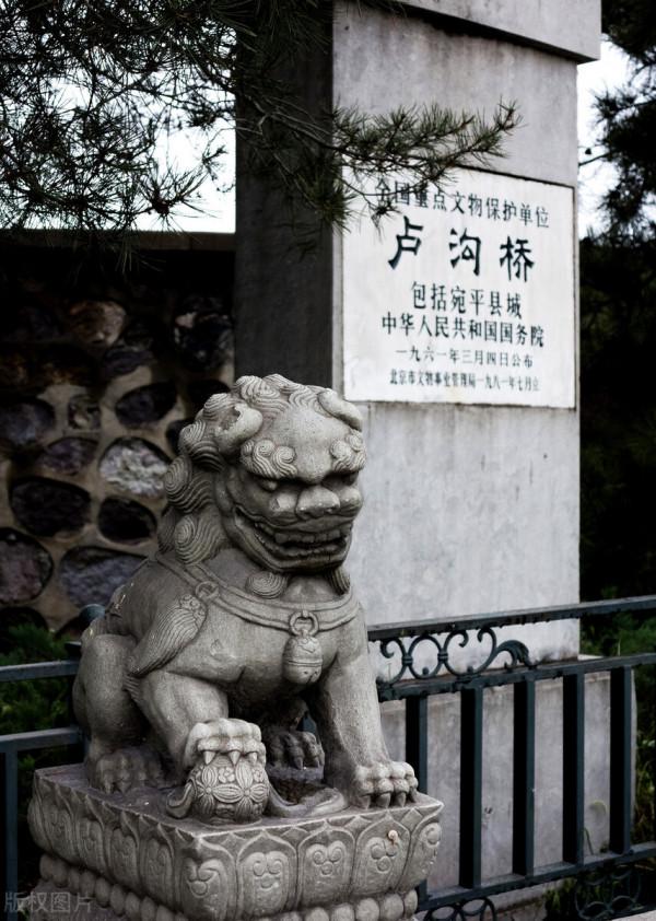 那城牆的彈孔訴說著80多年前的歷史