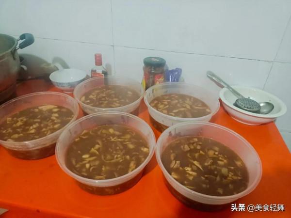 婆婆過年買了1頭豬加工美食，同事：想去你家過年，是要辦酒席嗎